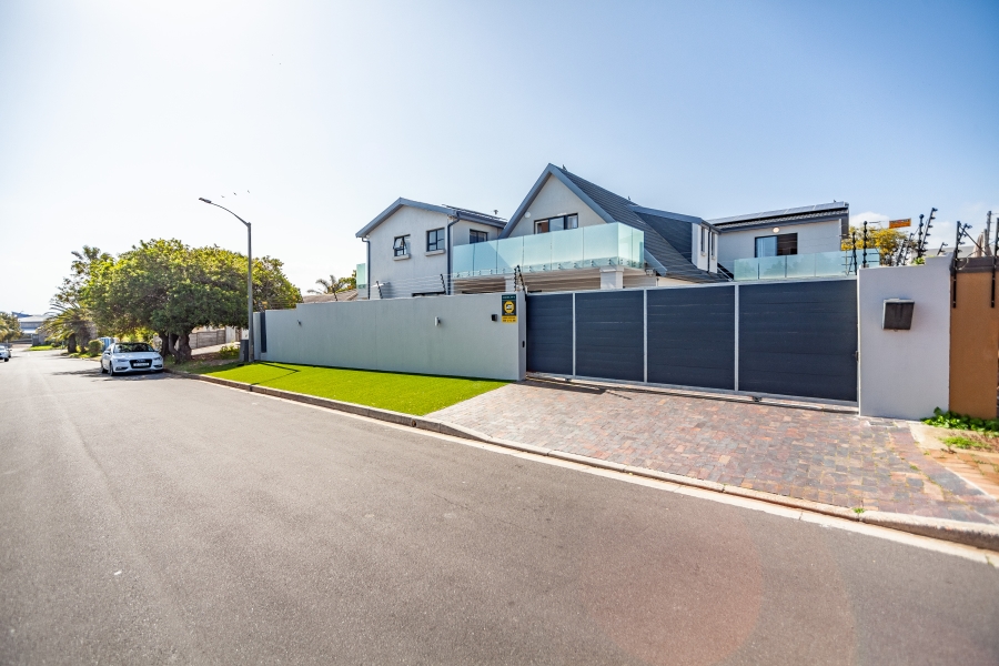 8 Bedroom Property for Sale in Milnerton Ridge Western Cape